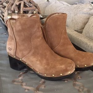 UGG Clog boot size 8